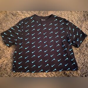 Nike tee women’s size xs black with teal logos